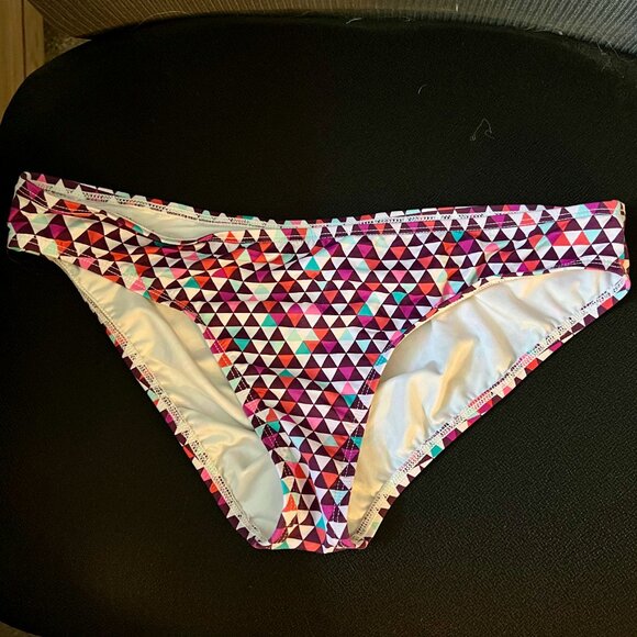 (like new) Carve Design Women's Bikini Swimsuit Bottom, triangles multicolor, M - Picture 1 of 3
